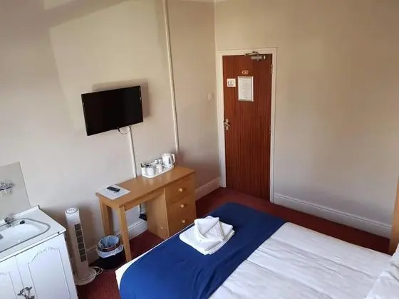 Tek Kişilik Oda (Shared Shower Room)
