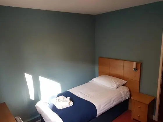 Tek Kişilik Oda (Shared Shower Room)
