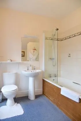 Classic Tek Büyük Yataklı Oda, Banyolu/Duşlu, Bahçe Manzaralı (Charlotte)