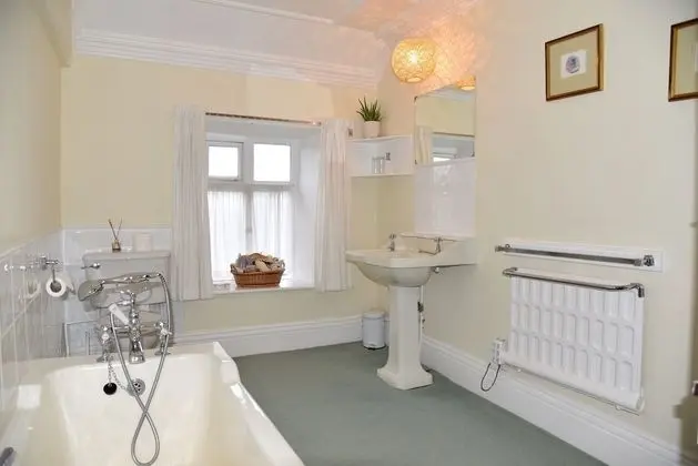 Classic Tek Büyük Yataklı Oda, Ortak Banyo (Fiona)
