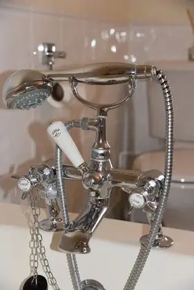 Classic Tek Büyük Yataklı Oda, Ortak Banyo (Fiona)