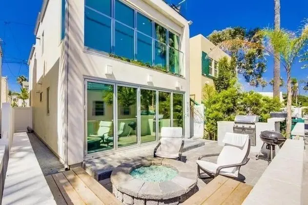 Ev, Birden Çok Yatak (Newest House On The Court! LEED PLATI)