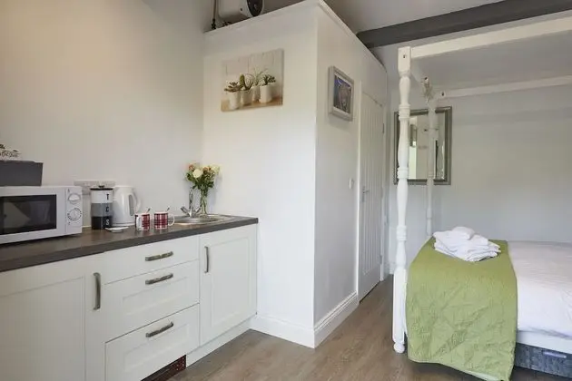 Superior Kulübe, Banyolu/Duşlu (Superior stable )