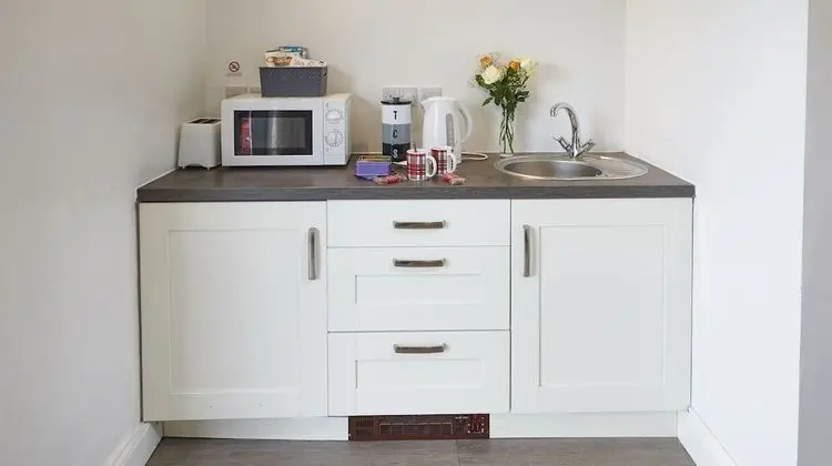 Superior Kulübe, Banyolu/Duşlu (Superior stable )