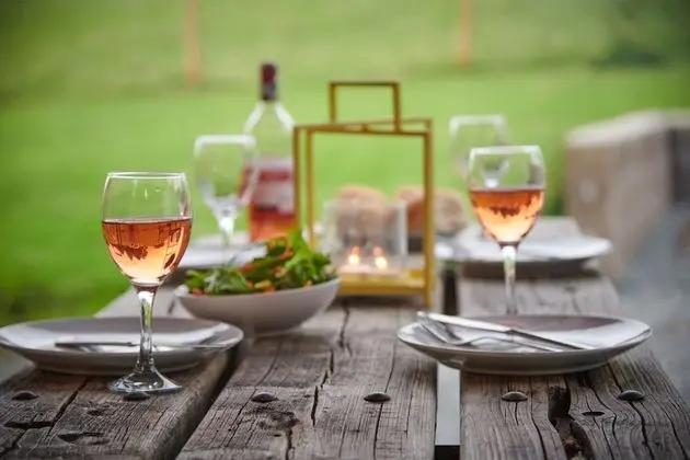 Superior Kulübe, Banyolu/Duşlu (Superior stable )