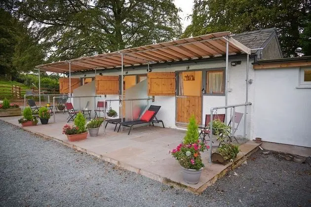 Superior Kulübe, Banyolu/Duşlu (Superior stable )