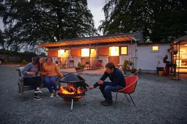 Superior Kulübe, Banyolu/Duşlu (Superior stable )