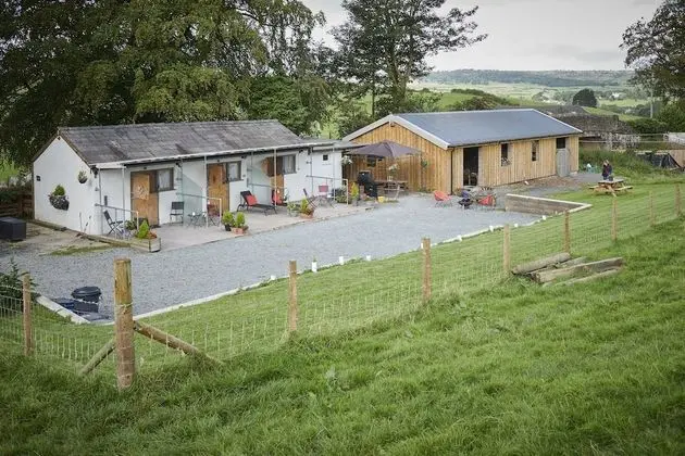 Superior Kulübe, Banyolu/Duşlu (Superior stable )