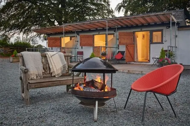 Traditional Kulübe, Banyolu/Duşlu (Stable )