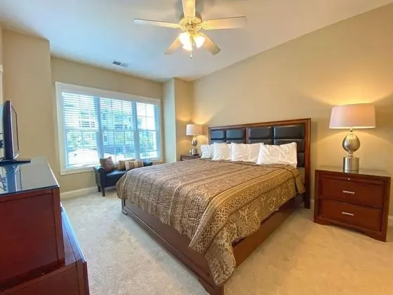 Daire, Birden Çok Yatak (NEWLY FURNISHED! Premiere Condo w/ La)