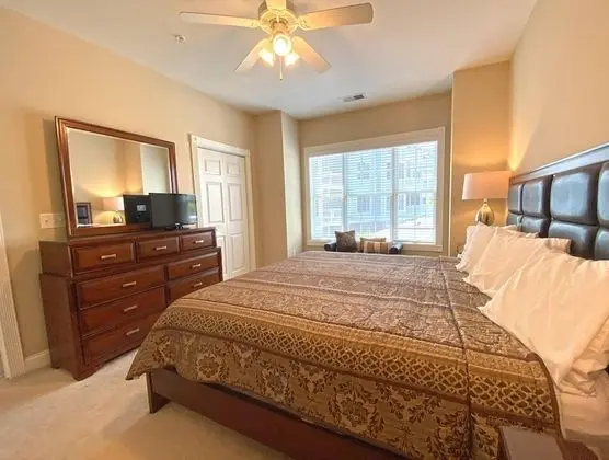 Daire, Birden Çok Yatak (NEWLY FURNISHED! Premiere Condo w/ La)