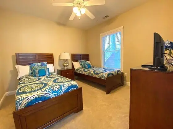 Daire, Birden Çok Yatak (NEWLY FURNISHED! Premiere Condo w/ La)