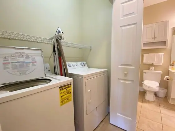 Daire, Birden Çok Yatak (NEWLY FURNISHED! Premiere Condo w/ La)