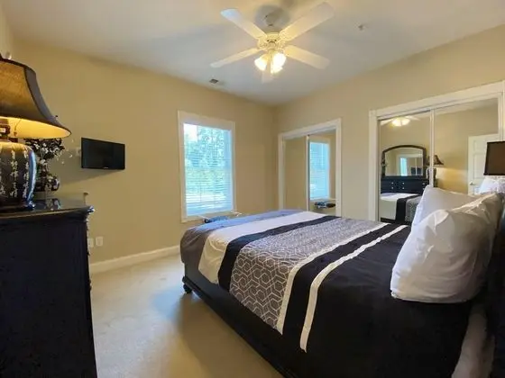 Daire, Birden Çok Yatak (NEWLY FURNISHED! Premiere Condo w/ La)