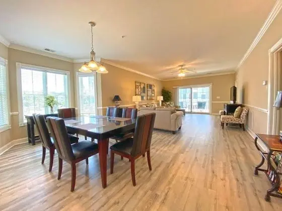 Daire, Birden Çok Yatak (NEWLY FURNISHED! Premiere Condo w/ La)