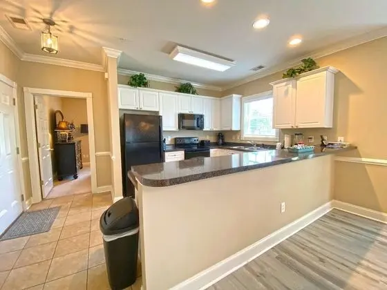 Daire, Birden Çok Yatak (NEWLY FURNISHED! Premiere Condo w/ La)