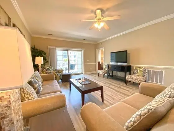 Daire, Birden Çok Yatak (NEWLY FURNISHED! Premiere Condo w/ La)
