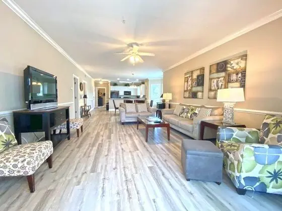 Daire, Birden Çok Yatak (NEWLY FURNISHED! Premiere Condo w/ La)