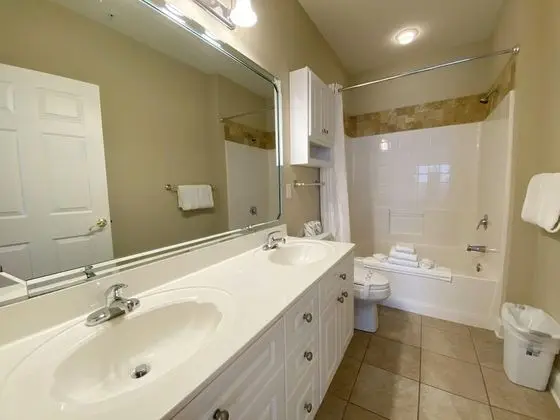 Daire, Birden Çok Yatak (NEWLY FURNISHED! Premiere Condo w/ La)
