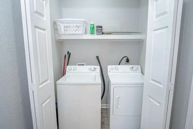 Ev