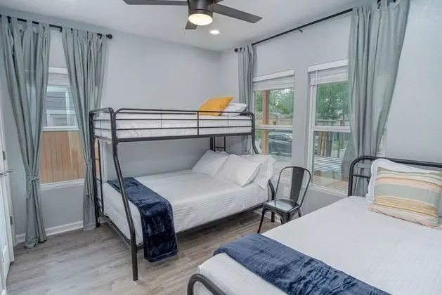 Ev (4 Bedrooms)