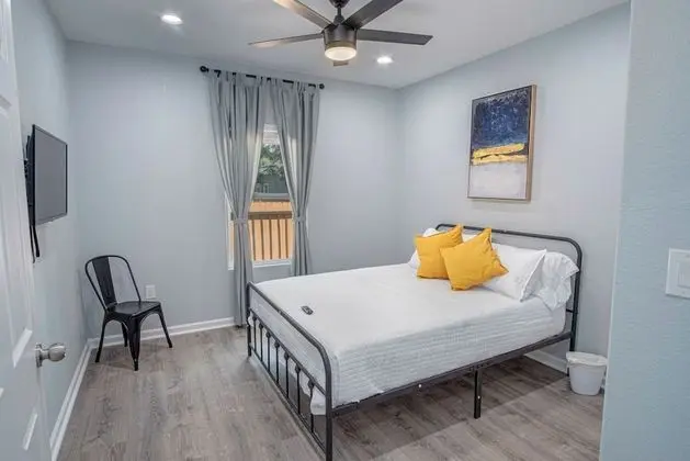 Ev (4 Bedrooms)