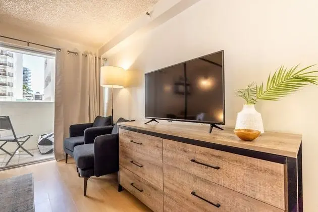 Daire (Newly Renovated Studio | Two blocks f)