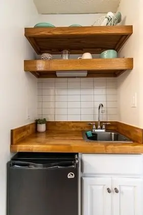 Daire (Newly Renovated Studio | Two blocks f)