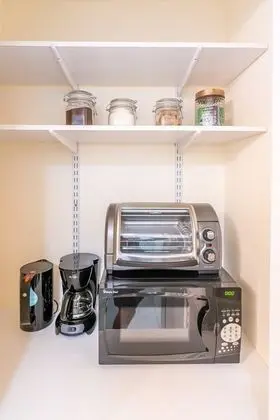 Daire (Newly Renovated Studio | Two blocks f)