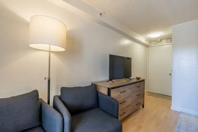 Daire (Newly Renovated Studio | Two blocks f)
