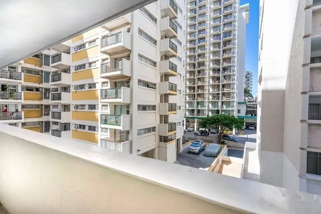 Daire (Newly Renovated Studio | Two blocks f)