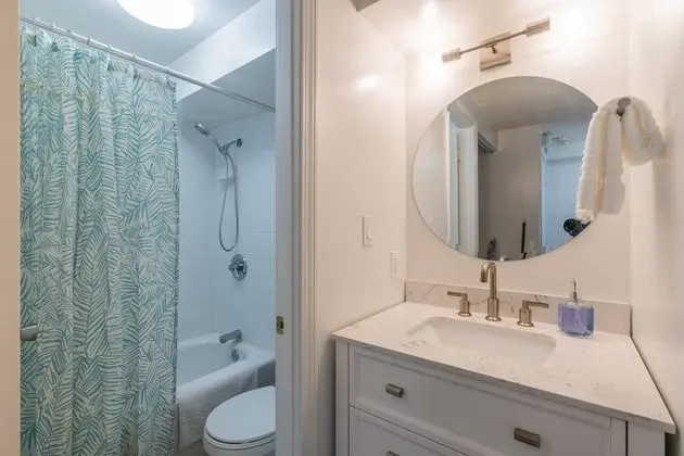 Daire (Newly Renovated Studio | Two blocks f)