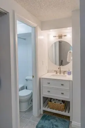 Daire (Newly Renovated Studio | Two blocks f)