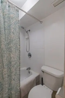 Daire (Newly Renovated Studio | Two blocks f)