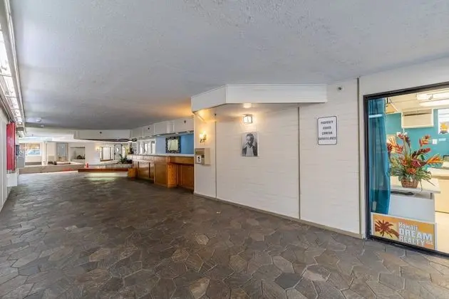 Daire (Newly Renovated Studio | Two blocks f)