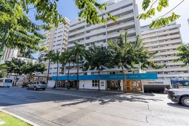 Daire (Newly Renovated Studio | Two blocks f)