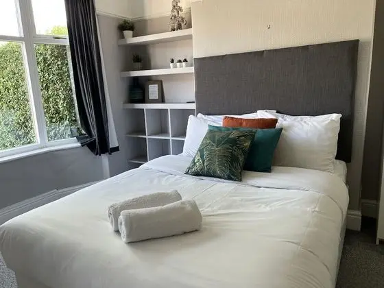 Tek Büyük Yataklı Oda, Ortak Banyo