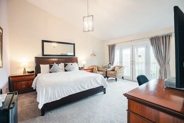 Honeymoon Tek Büyük Yataklı Oda, Sıcak Su Havuzu (Upper floor Rose Room )