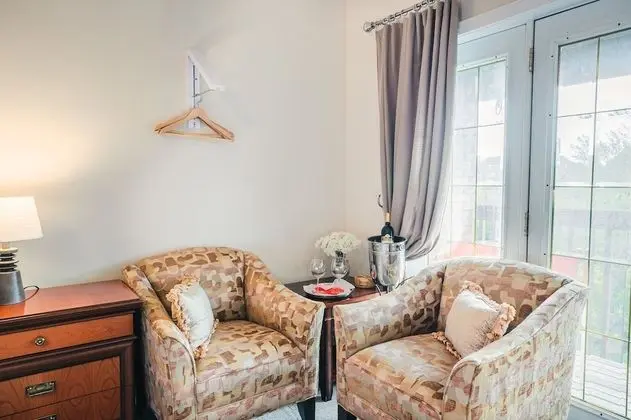 Honeymoon Tek Büyük Yataklı Oda, Sıcak Su Havuzu (Upper floor Rose Room )