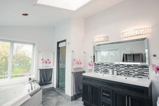 Honeymoon Tek Büyük Yataklı Oda, Sıcak Su Havuzu (Upper floor Rose Room )