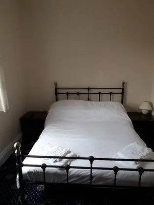 Tek Büyük Yataklı Oda, Ortak Banyo