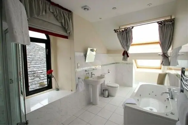 Tek Büyük Yataklı Oda, 1 En Büyük (King) Boy Yatak, Jakuzi, Göl Manzaralı