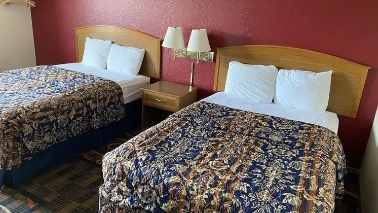 Tek Büyük Yataklı Oda, 2 Çift Kişilik Yatak