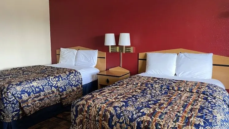 Tek Büyük Yataklı Oda, 2 Çift Kişilik Yatak