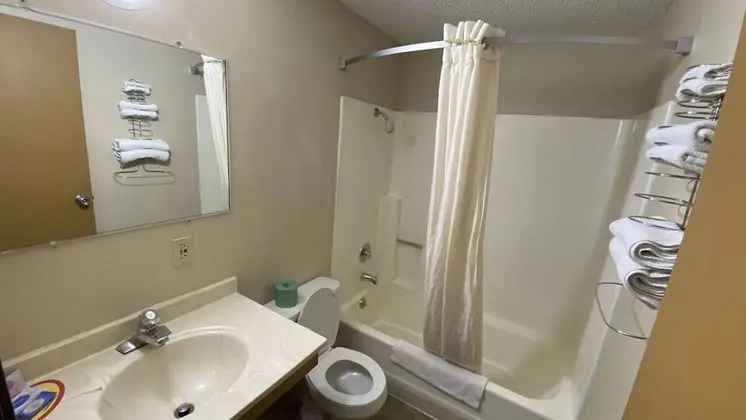 Tek Büyük Yataklı Oda, 2 Çift Kişilik Yatak