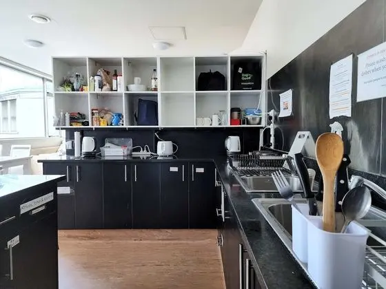 Basic Ortak Ranzalı Oda, Sadece kadınlar için, Sigara İçilmez, Penceresiz