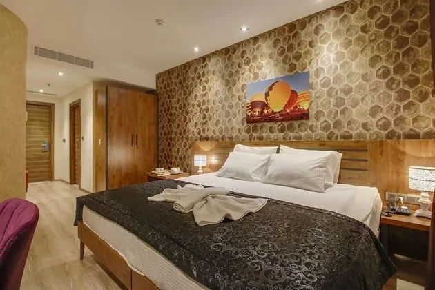 Deluxe Tek Büyük Yataklı Oda