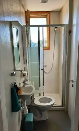 Ortak Ranzalı Oda, Karma Ranzalı Oda, Ortak Banyo