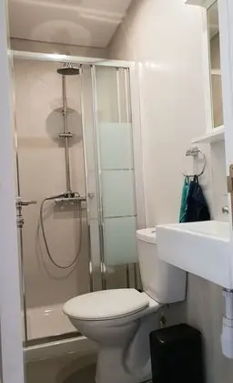 Ortak Ranzalı Oda, Sadece kadınlar için, Ortak Banyo