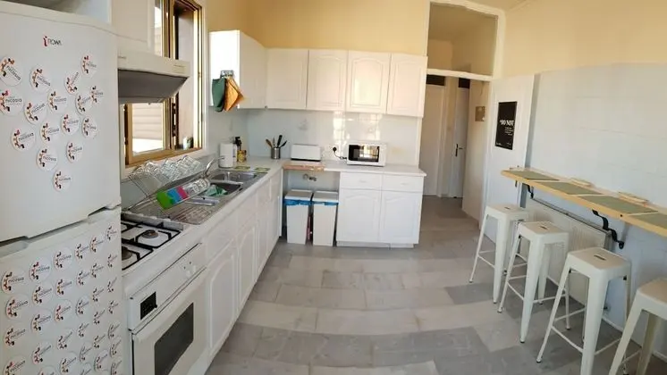 Ortak Ranzalı Oda, Sadece kadınlar için, Ortak Banyo